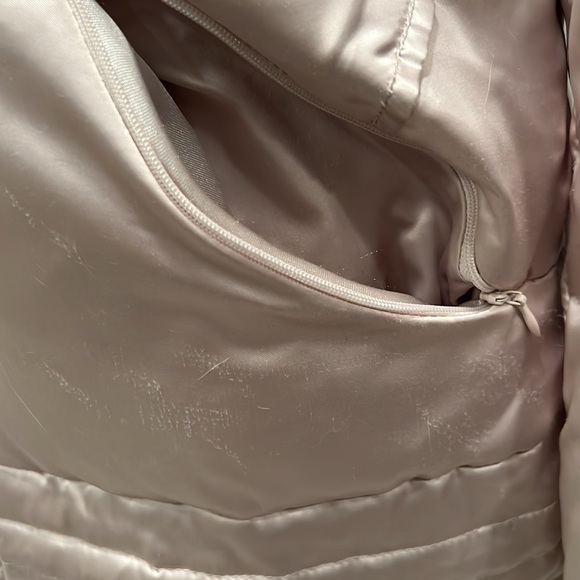 I Madison down jacket with fox fur trim on removable hood. - Picture 4 of 10